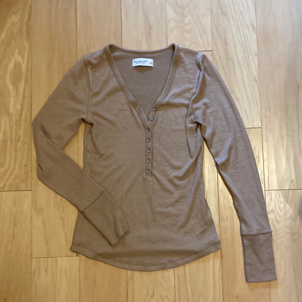 EUC lightweight Abercrombie & Fitch sweater. SZ small